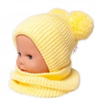 BABY NELLYS Zimní pletená čepice + nákrčník - žlutá s bambulkami, vel. 92-98 (18-36m)