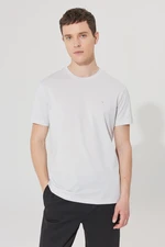 AC&Co / Altınyıldız Classics Men's Grey-white Easily Ironable Slim Fit Slim Fit Crewneck Jacquard Short Sleeved T-Shirt.