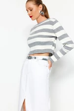 Trendyol Grey Crop Základní pruhovaný pletený svetr