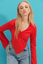 Trend Alaçatı Stili Women's Red V-Neck Asymmetrical Cut Crop Knitted Blouse