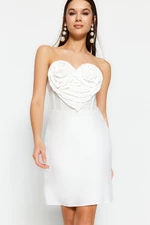 Trendyol Ecru testhezálló bélelt szív nyak részletes esküvői / esküvői elegáns estélyi ruha