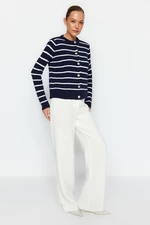 Trendyol Navy modrý pruhovaný pletený sveter
