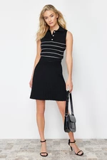 Trendyol Čierny pletený dvojdielny set s plisovanou sukňou a polokošeľovým golierom
