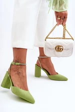 Decorated with a string of leather pumps green lirosa