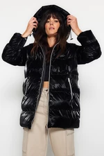 Trendyol Black Premium Oversize lesklý vodoodpudivý kabát s kapucí