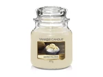 Yankee Candle Vonná svíčka Classic střední Coconut Rice Cream 411 g