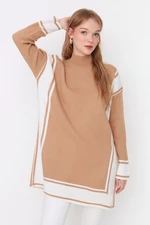 Trendyol hnědý pruhovaný pletený svetr s vysokým výstřihem