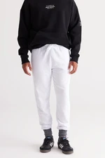 AC&Co / Altınyıldız Classics Men's White Standard Fit Normal Cut Comfortable Cotton Sweatpants with Side Pockets.