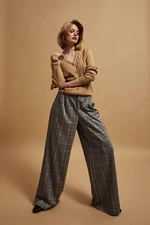 Checkered trousers with wide legs