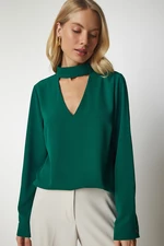 Happiness İstanbul Women's Emerald Green Crepe Blouse with Window Detailed and Decollete