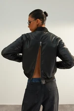 Trendyol Limitovaná edice Černý prémiový oversize kabát z umělé kůže na zip Trendyol Limitovaná edice Černý prémiový oversize kabát z umělé kůže na zip