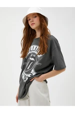 Koton The Rolling Stones Licensed T-Shirt Crew Neck Short Sleeve Cotton. Koton The Rolling Stones Licensed T-Shirt Crew Neck Short Sleeve Cotton.