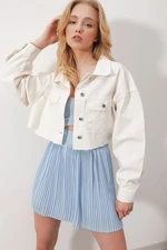 Trend Alaçatı Stili Women's White Laser Cut Crop Jean Jacket with Double Pockets and Button Down Trend Alaçatı Stili Women's White Laser Cut Crop Jean Jacket with Double Pockets and Button Down