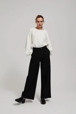 Wrinkled trousers with wide legs