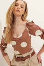 Trend Alaçatı Stili Women's Caramel Pattern Kiss-Collar Princess-Sleeve Soft-textured Crop Patterned Blouse