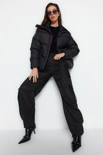 Trendyol Black Rib részletes, vízlepergető felfújható kabát