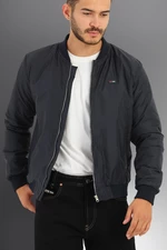 River Club Men's Navy Blue Water And Windproof Sports Jacket With Quilted Fibers.