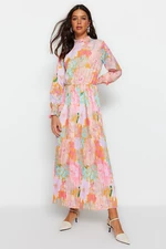 Trendyol ružová viacfarebné plisované plisované tkané kvetinové šaty