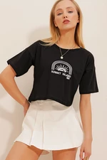 Trend Alaçatı Stili Women's Black Crew Neck Embroidered Cotton Crop T-Shirt