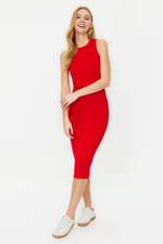 Trendyol Červené rebrované bodycone/tesne priliehajúce šaty s okrúhlym výstrihom, pružné midi pletené šaty s ceruzkovým strihom