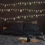 Transparentná LED svetelná reťaz v tvare kolíčkov DecoKing Pin, 60 svetielok, dĺžka 9,35 m Transparentná LED svetelná reťaz v tvare kolíčkov DecoKing Pin, 60 svetielok, dĺžka 9,35 m