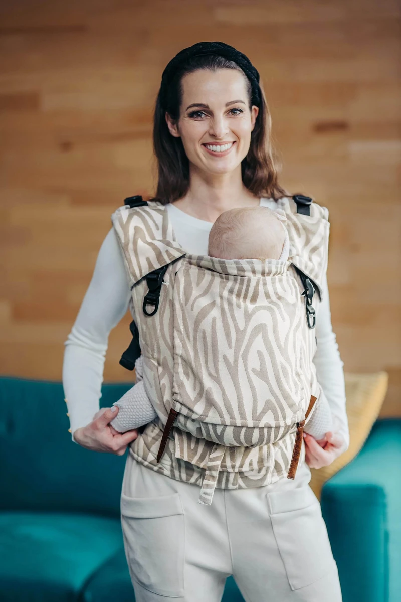 Nosítko Be Lenka 4ever Neo - Zebra - Latte široké s možností křížení Nosítko Be Lenka 4ever Neo - Zebra - Latte široké s možností křížení